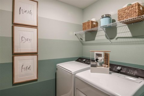 Townhouse in Haines City, Florida 4 bedrooms, 173.36 sq.m. № 1917771 - photo 21