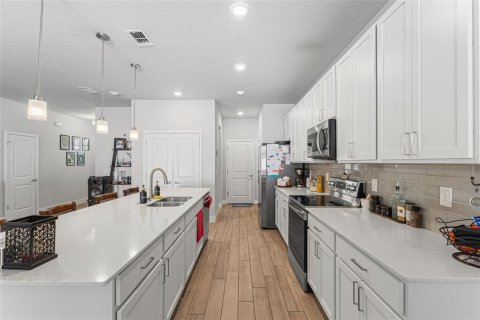 Casa en venta en Orlando, Florida, 4 dormitorios, 213.21 m2 № 1873586 - foto 8