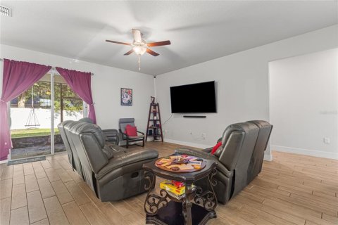 Casa en venta en Orlando, Florida, 4 dormitorios, 213.21 m2 № 1873586 - foto 11