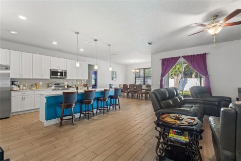 Casa en venta en Orlando, Florida, 4 dormitorios, 213.21 m2 № 1873586 - foto 5