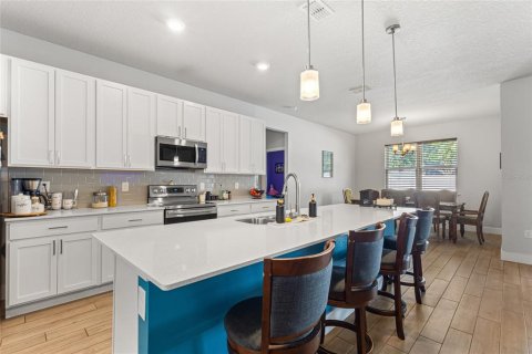 Casa en venta en Orlando, Florida, 4 dormitorios, 213.21 m2 № 1873586 - foto 6