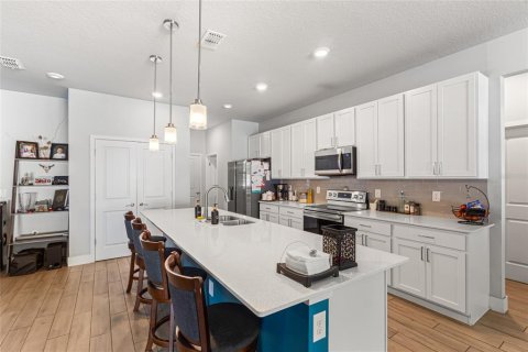 Casa en venta en Orlando, Florida, 4 dormitorios, 213.21 m2 № 1873586 - foto 7