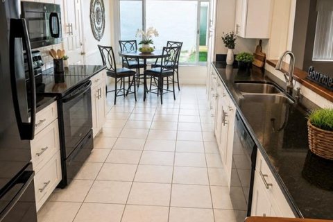 Condo in Pinellas Park, Florida, 3 bedrooms № 2229828 - photo 7