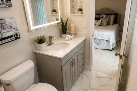Condo in Pinellas Park, Florida, 3 bedrooms № 2229828 - photo 11