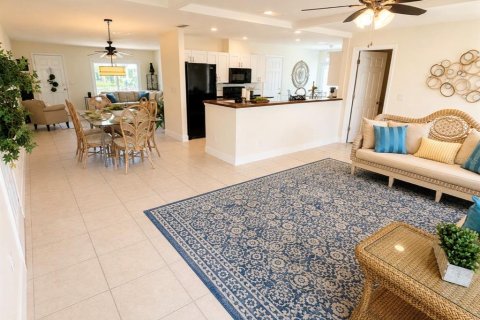 Condo in Pinellas Park, Florida, 3 bedrooms № 2229828 - photo 4
