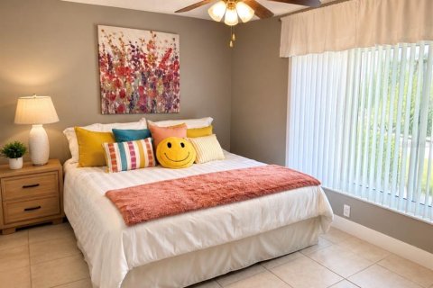 Condo in Pinellas Park, Florida, 3 bedrooms № 2229828 - photo 17