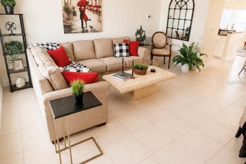Condo in Pinellas Park, Florida, 3 bedrooms № 2229828 - photo 3