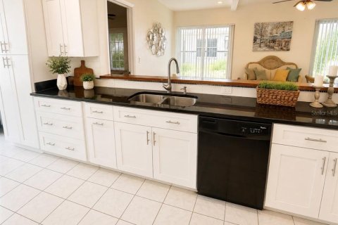 Condo in Pinellas Park, Florida, 3 bedrooms № 2229828 - photo 8