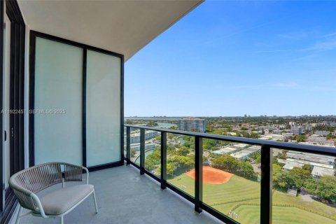 Condominio en venta en Miami Beach, Florida, 1 dormitorio № 1976458 - foto 14