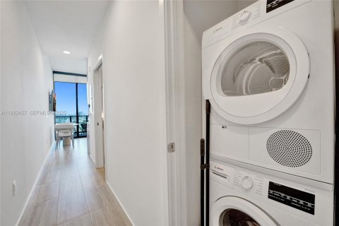 Condominio en venta en Miami Beach, Florida, 1 dormitorio № 1976458 - foto 8