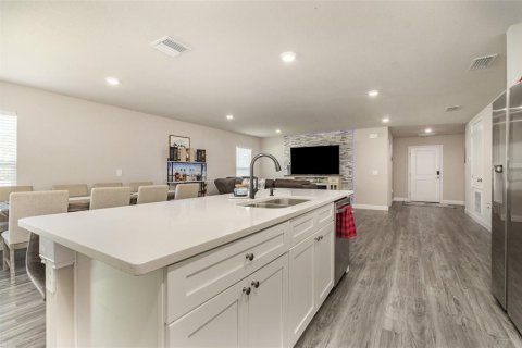 House in Palm Bay, Florida 4 bedrooms, 167.22 sq.m. № 1733899 - photo 13