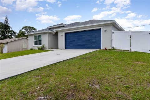House in Palm Bay, Florida 4 bedrooms, 167.22 sq.m. № 1733899 - photo 2