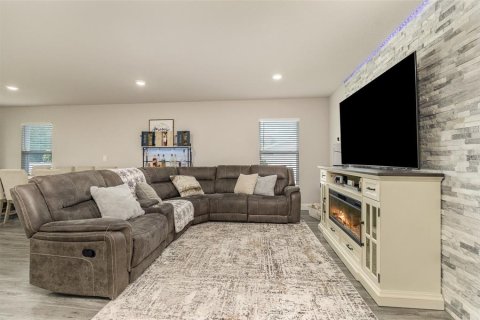 House in Palm Bay, Florida 4 bedrooms, 167.22 sq.m. № 1733899 - photo 8