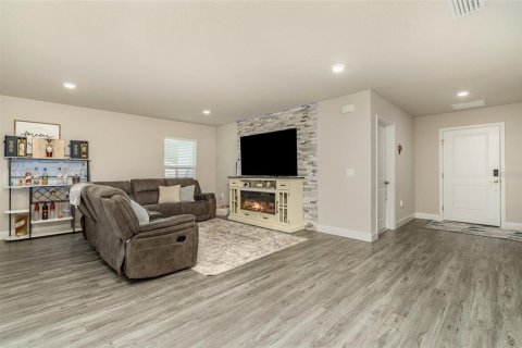 House in Palm Bay, Florida 4 bedrooms, 167.22 sq.m. № 1733899 - photo 7