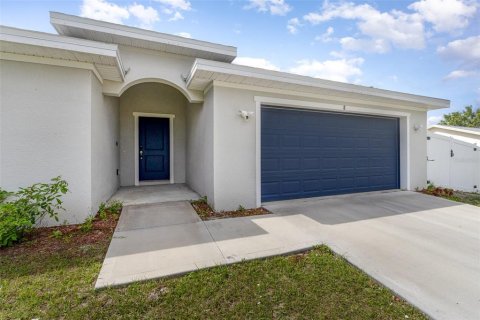 House in Palm Bay, Florida 4 bedrooms, 167.22 sq.m. № 1733899 - photo 5