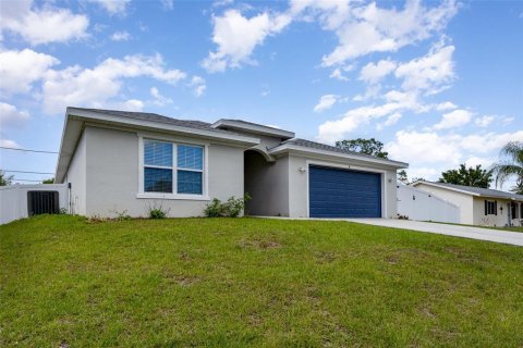 House in Palm Bay, Florida 4 bedrooms, 167.22 sq.m. № 1733899 - photo 3
