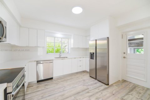 Villa ou maison à vendre à Coral Gables, Floride: 3 chambres, 146.32 m2 № 2064609 - photo 12