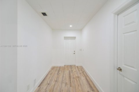 Villa ou maison à vendre à Coral Gables, Floride: 3 chambres, 146.32 m2 № 2064609 - photo 16