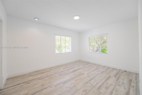 Villa ou maison à vendre à Coral Gables, Floride: 3 chambres, 146.32 m2 № 2064609 - photo 28