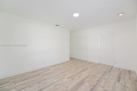 Villa ou maison à vendre à Coral Gables, Floride: 3 chambres, 146.32 m2 № 2064609 - photo 26