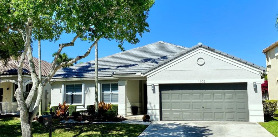 Casa en Weston, Florida 4 dormitorios, 180.42 m2 № 1596950