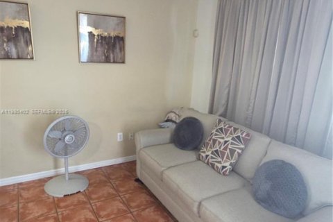 Купить таунхаус в Майами, Флорида 2 спальни, 104.05м2, № 2044143 - фото 3