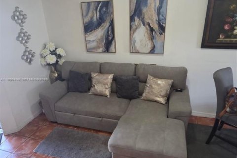 Купить таунхаус в Майами, Флорида 2 спальни, 104.05м2, № 2044143 - фото 2