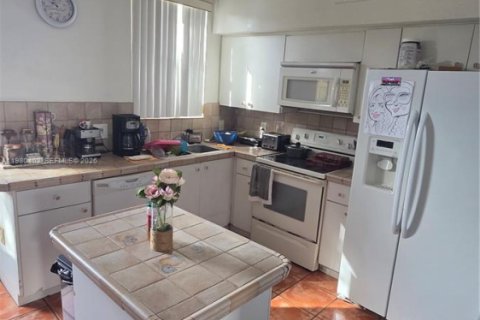 Купить таунхаус в Майами, Флорида 2 спальни, 104.05м2, № 2044143 - фото 4