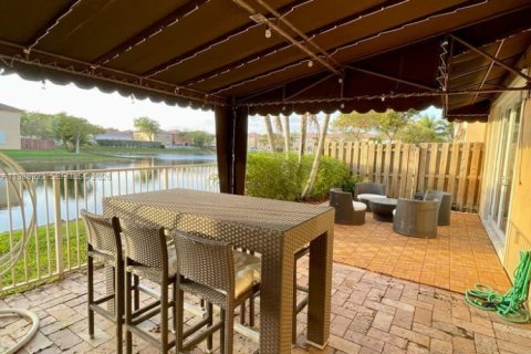 Снять в аренду виллу или дом в Дорал, Флорида 4 спальни, 205.96м2, № 2050977 - фото 19