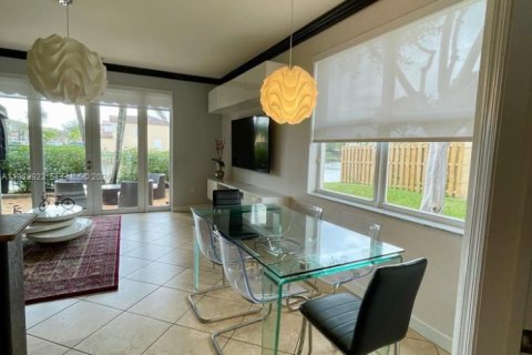 Снять в аренду виллу или дом в Дорал, Флорида 4 спальни, 205.96м2, № 2050977 - фото 6