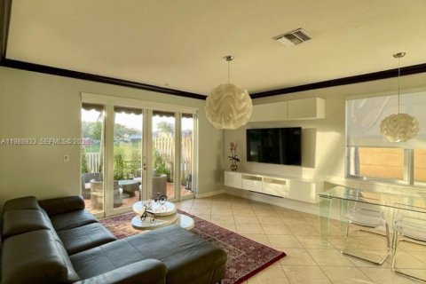 Снять в аренду виллу или дом в Дорал, Флорида 4 спальни, 205.96м2, № 2050977 - фото 7