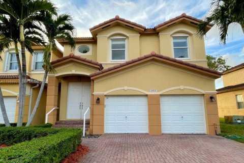 Дом в Дорал, Флорида 4 спальни, 205.96м2 № 2050977