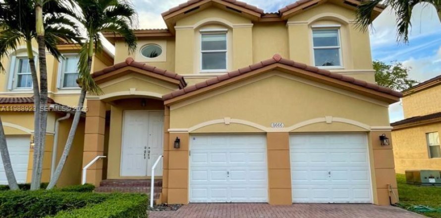 Дом в Дорал, Флорида 4 спальни, 205.96м2 № 2050977