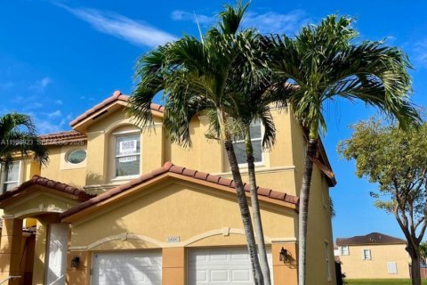 Снять в аренду виллу или дом в Дорал, Флорида 4 спальни, 205.96м2, № 2050977 - фото 2