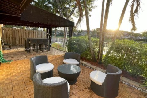 Снять в аренду виллу или дом в Дорал, Флорида 4 спальни, 205.96м2, № 2050977 - фото 18