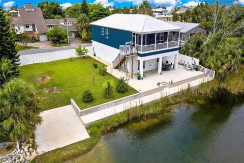 Casa en venta en Hernando Beach, Florida, 3 dormitorios, 150.87 m2 № 1914423 - foto 1
