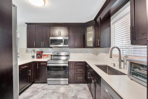 Villa ou maison à louer à Lantana, Floride: 3 chambres, 119.75 m2 № 2439259 - photo 15