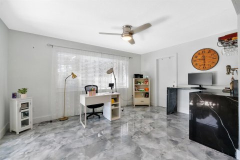 Villa ou maison à louer à Lantana, Floride: 3 chambres, 119.75 m2 № 2439259 - photo 19
