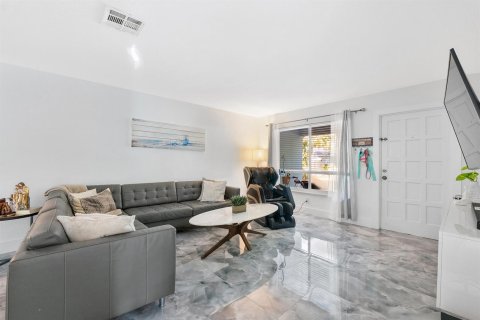 Villa ou maison à louer à Lantana, Floride: 3 chambres, 119.75 m2 № 2439259 - photo 16