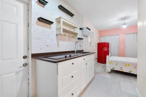 Villa ou maison à louer à Lantana, Floride: 3 chambres, 119.75 m2 № 2439259 - photo 11