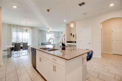 House in Davenport, Florida 6 bedrooms, 305.74 sq.m. № 1447406 - photo 9