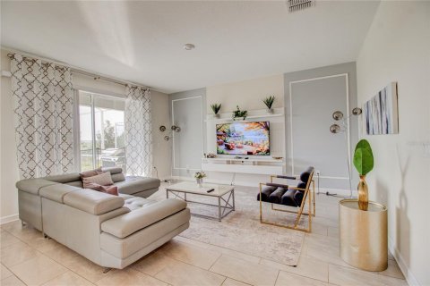 House in Davenport, Florida 6 bedrooms, 305.74 sq.m. № 1447406 - photo 6