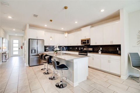 House in Davenport, Florida 6 bedrooms, 305.74 sq.m. № 1447406 - photo 8