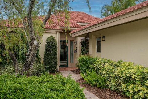 House in Sarasota, Florida 2 bedrooms, 127.09 sq.m. № 2152145