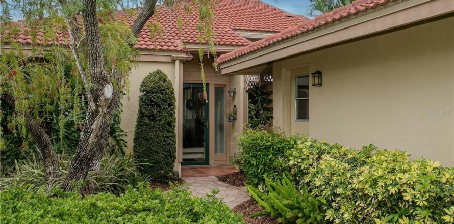 House in Sarasota, Florida 2 bedrooms, 127.09 sq.m. № 2152145