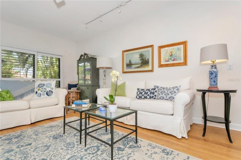 House in Sarasota, Florida 2 bedrooms, 127.09 sq.m. № 2152145 - photo 17