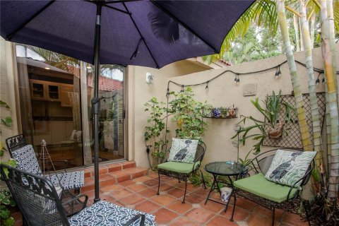 House in Sarasota, Florida 2 bedrooms, 127.09 sq.m. № 2152145 - photo 4