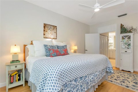 House in Sarasota, Florida 2 bedrooms, 127.09 sq.m. № 2152145 - photo 10