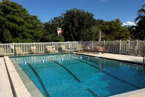 House in Sarasota, Florida 2 bedrooms, 127.09 sq.m. № 2152145 - photo 30