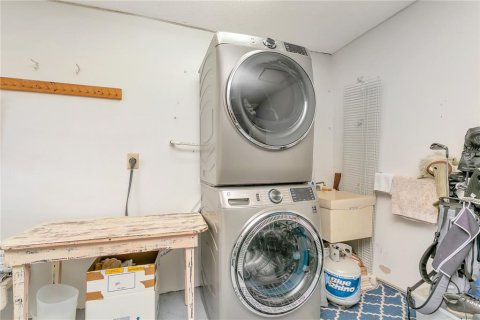 House in Sarasota, Florida 2 bedrooms, 127.09 sq.m. № 2152145 - photo 28
